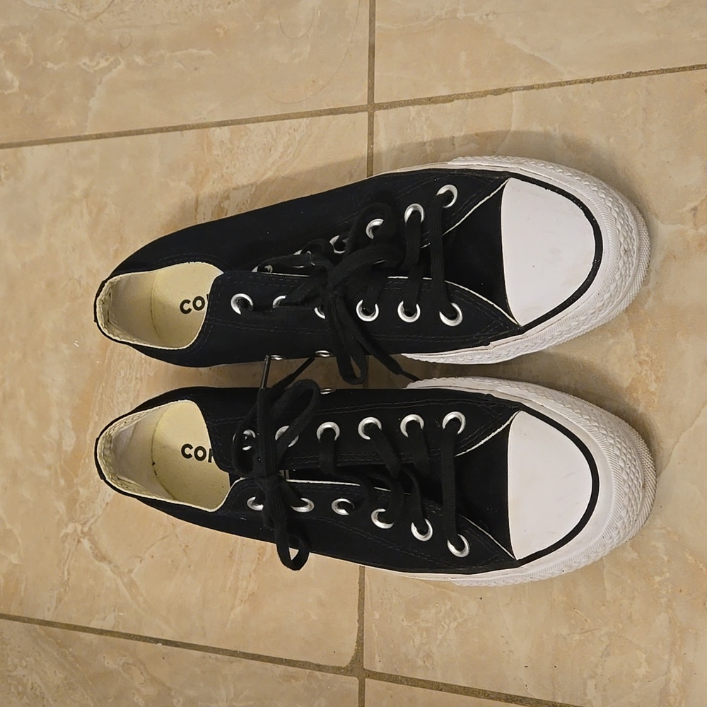 Converse Women's Chuck Taylor All Star Lift Ox Sneakers size 8